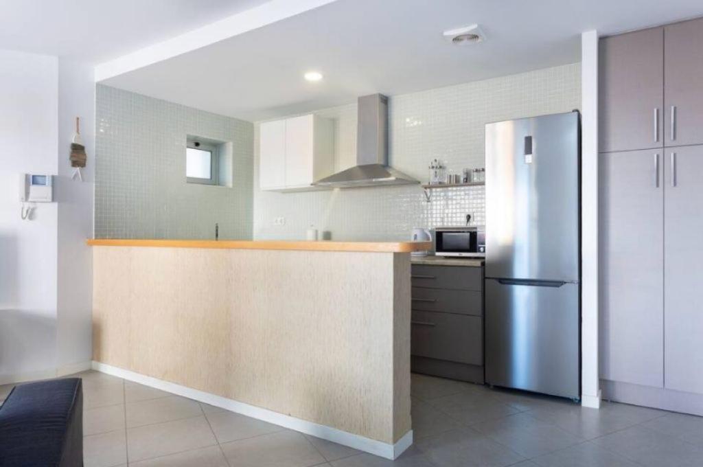 Modern Seafront Flat With A Private Garage Apartment El Medano  Luaran gambar